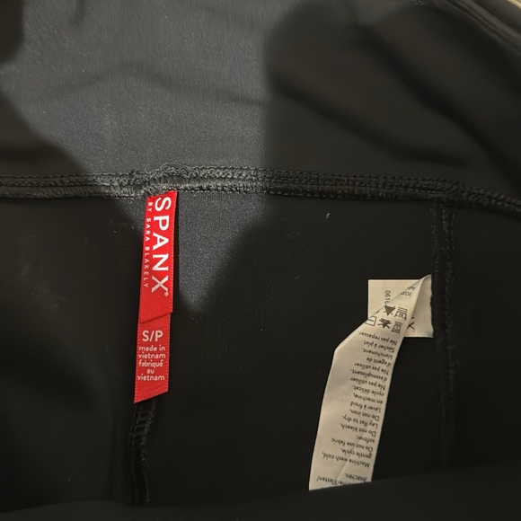 • SPANX • Women’s Perforated Panel Leggings In Very Black  Small - Picture 4 of 4